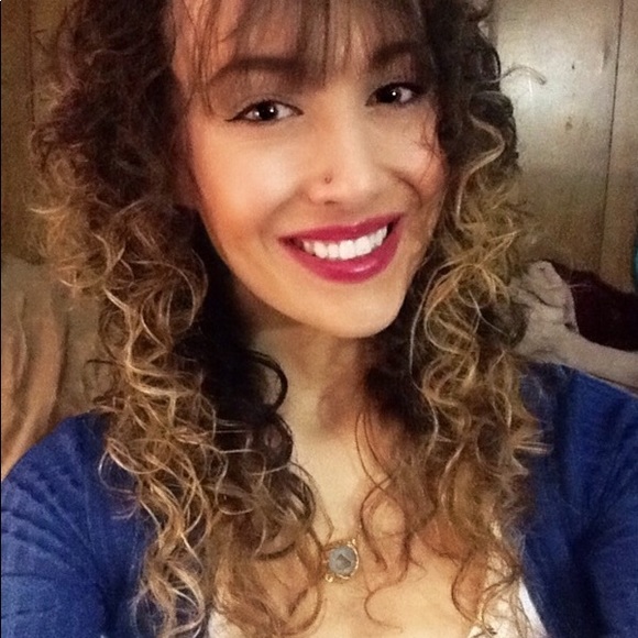 Meet your Posher, Alia - Picture 7 of 7